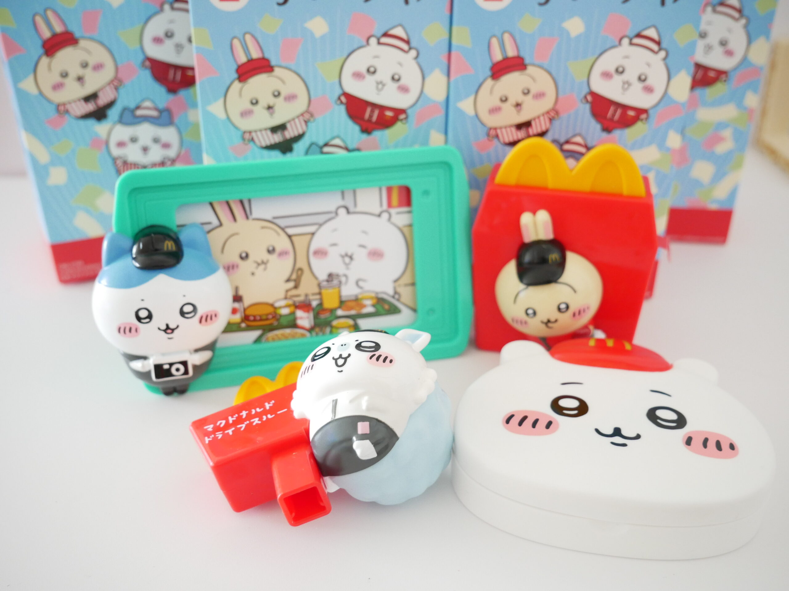 ちいかわハッピーセット第2弾のおもちゃ全4種類と専用ボックス