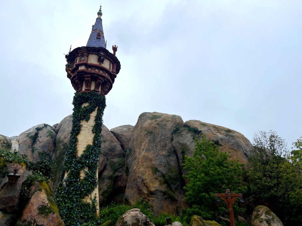 Rapunzel’s tall tower covered in vines at Tokyo DisneySea’s Fantasy Springs