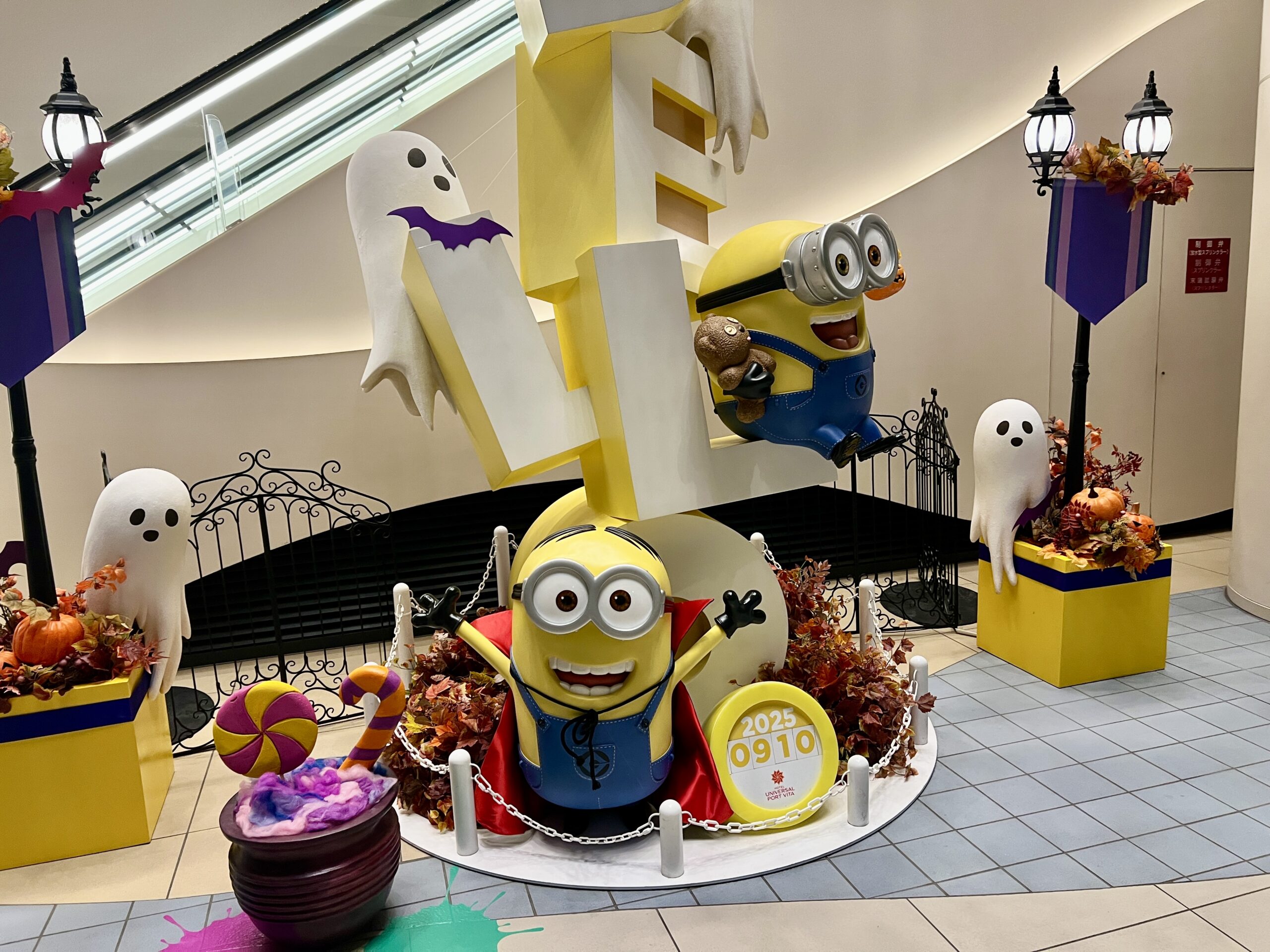 Minions-themed Halloween display at Hotel Universal Port Vita lobby in Osaka, featuring colorful photo spots.