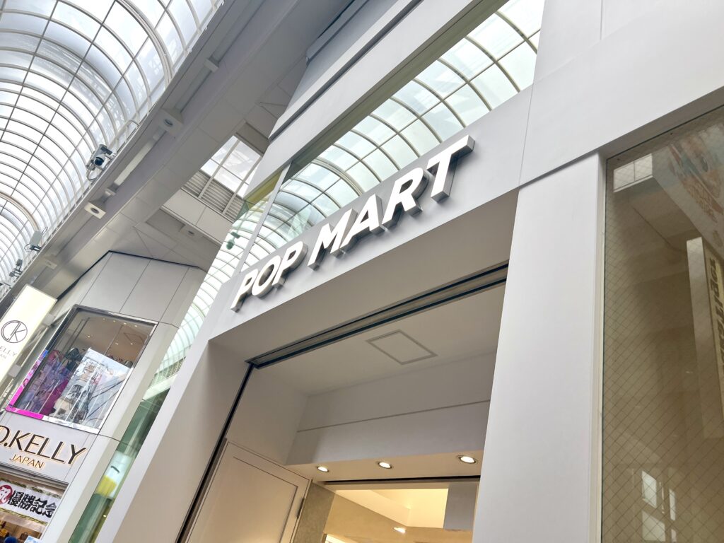 POP MART大阪なんば店の外観と入口