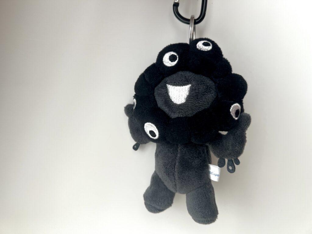 Black Myaku-Myaku Mascot Keychain – Close-Up