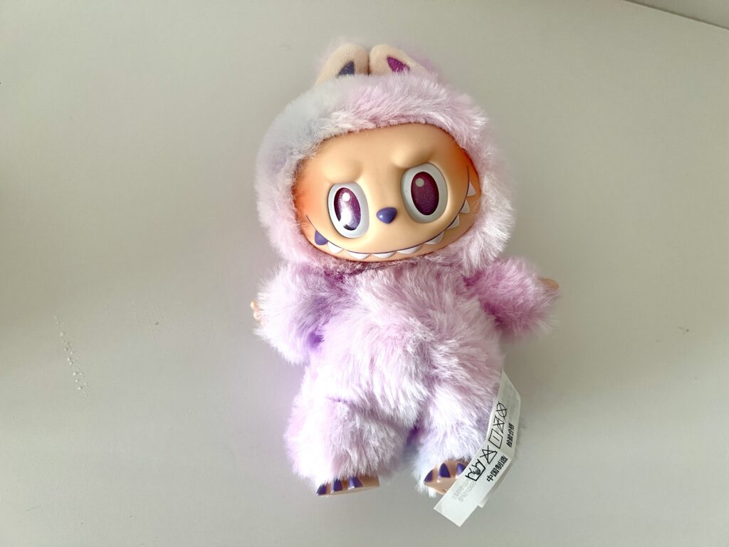 楽天で購入したラブブのフィギュア全体写真
