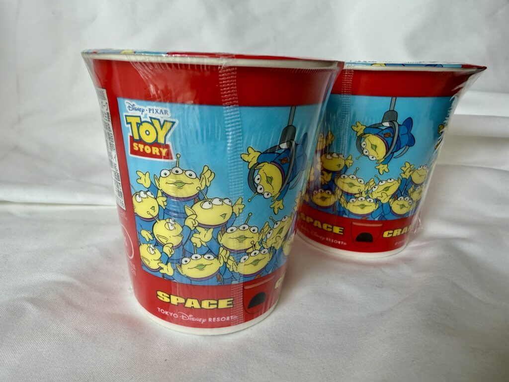 リトルグリーンめんの側面デザイン（トイストーリーロゴ入り