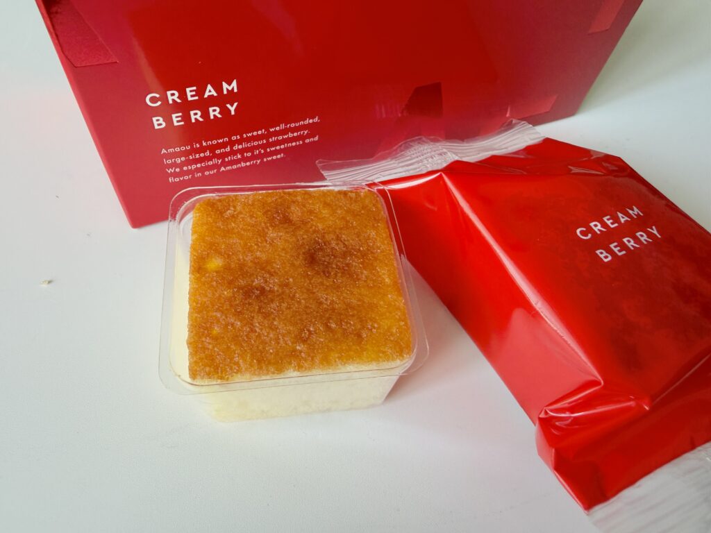 いちごジュレ入りのアマンベリー クリームベリー チーズケーキ