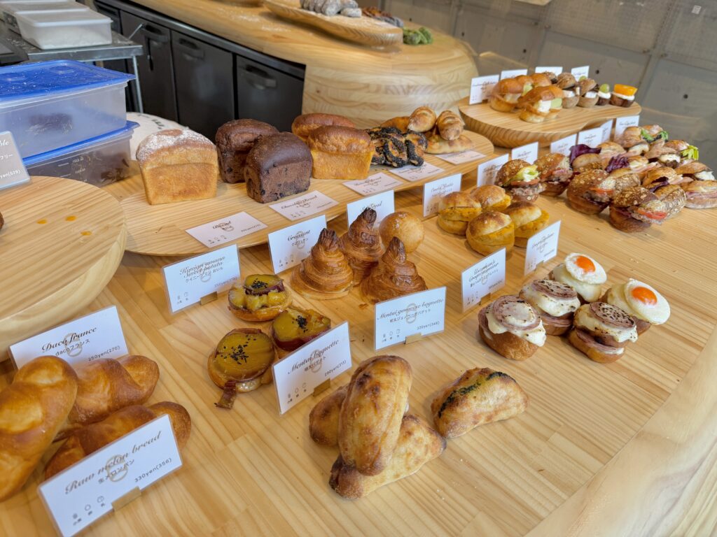 自由が丘アイムドーナツのグルテンフリークリームパンとサンド