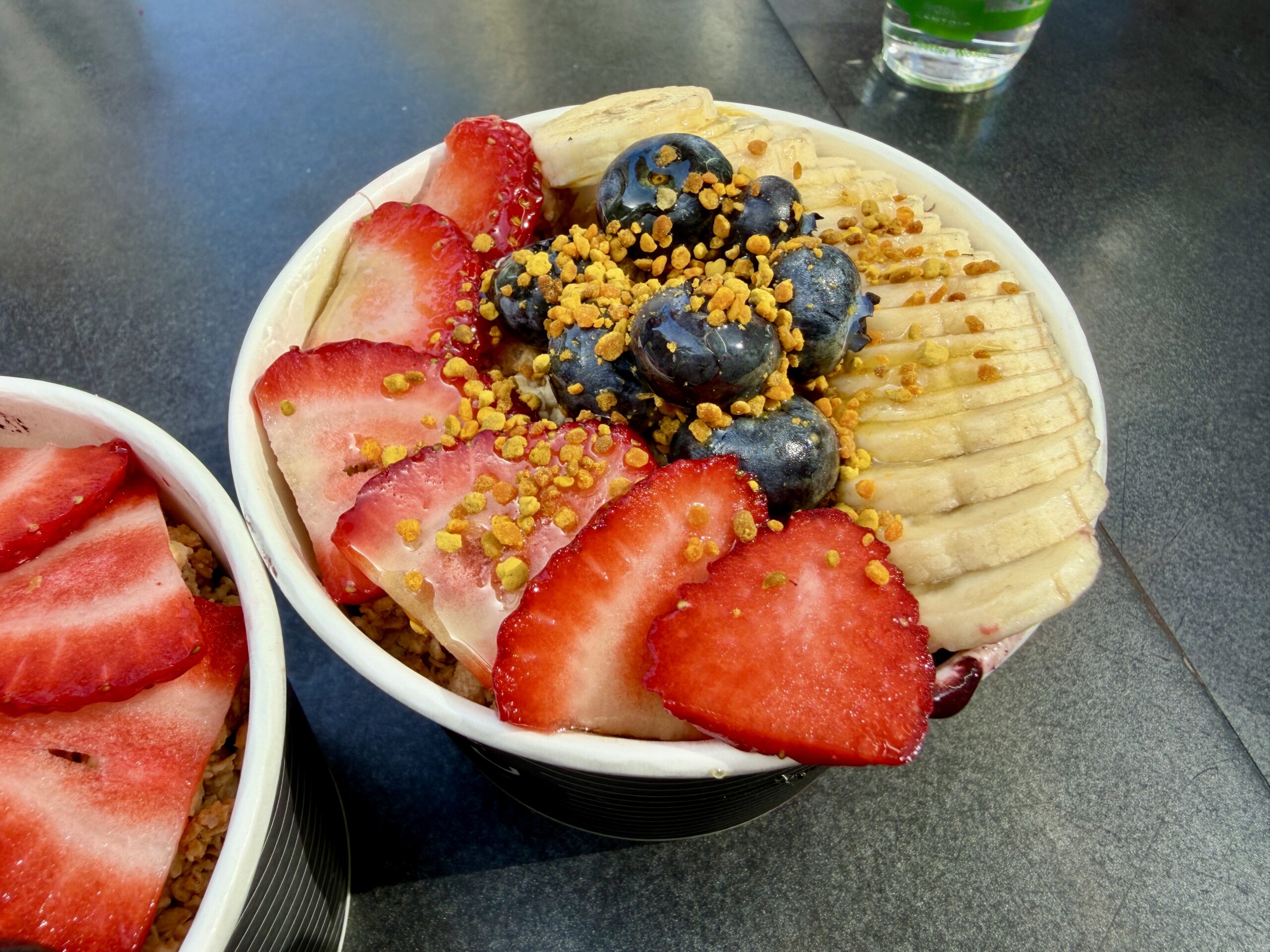 【2026年最新版】ハワイのアサイーボウル人気店6選｜ワイキキで朝ごはんにおすすめ