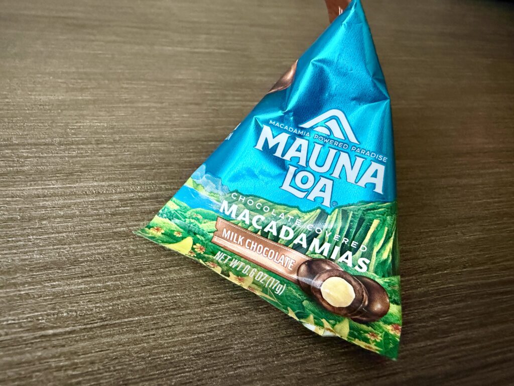 ハワイのお土産に人気のマウナロアのマカダミアナッツチョコ