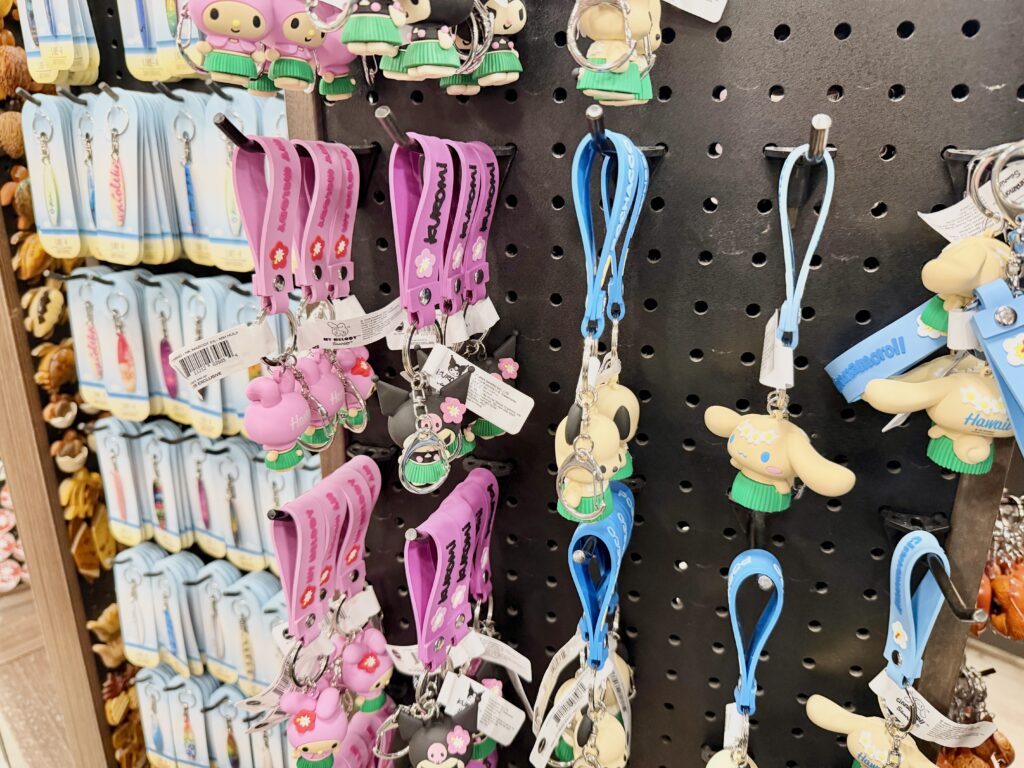ABCストアで買えるサンリオのハワイキーホルダー