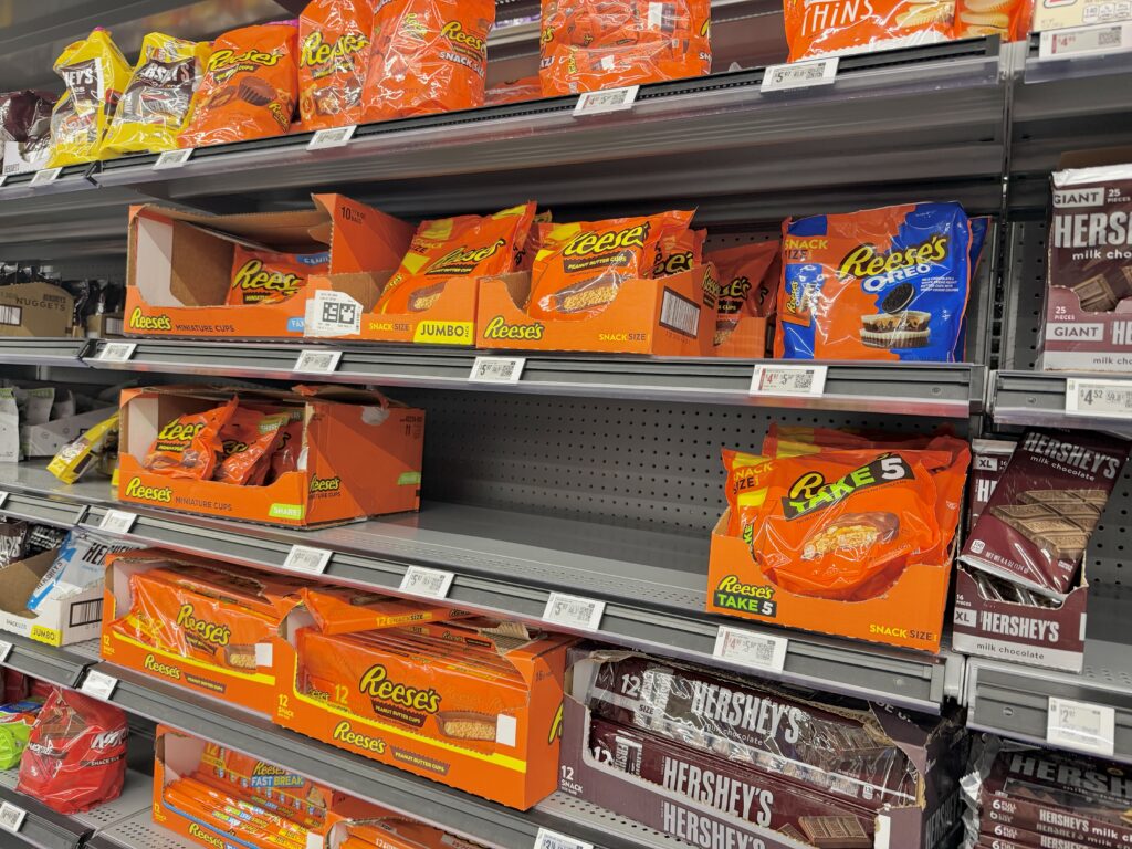 ハワイ スーパー お土産 Reese’s ハーシーズ 海外チョコ お菓子売り場