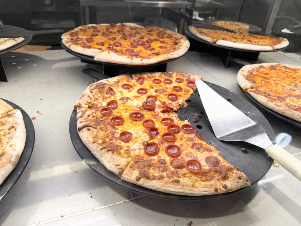 ハワイスーパーのピザ デリコーナー