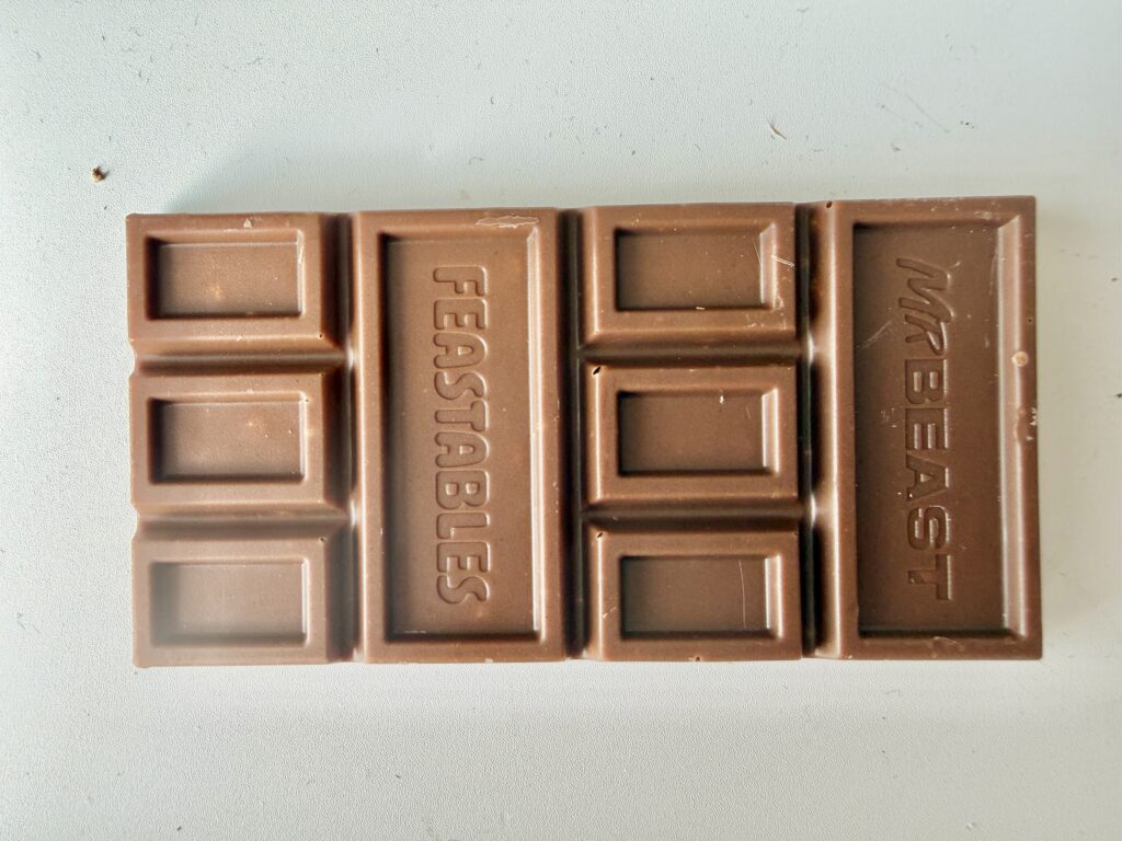 ミスタービースト チョコレート Feastables ロゴ入り板チョコ