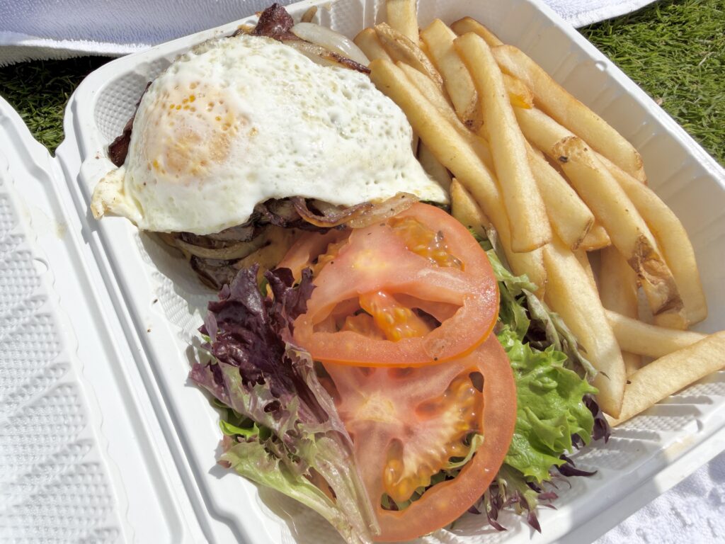 エッグスンシングス　ハンバーガー