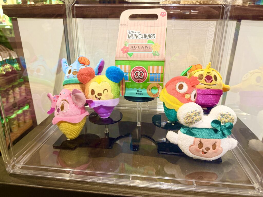 アウラニ限定ディズニー・マンチリングスの展示コーナー