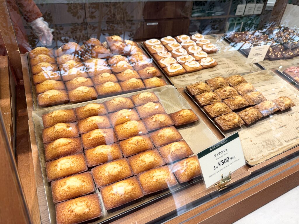 東京駅Bbbで販売される焼き立てフィナンシェ