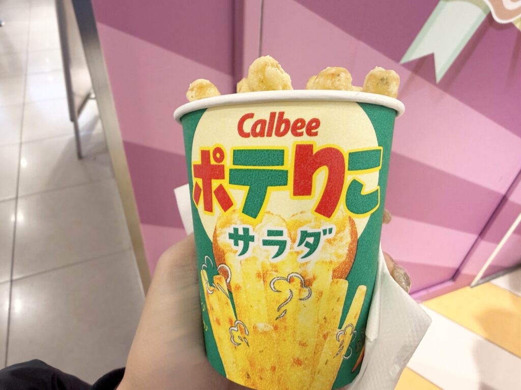 東京駅カルビープラスの揚げたてポテりこサラダ