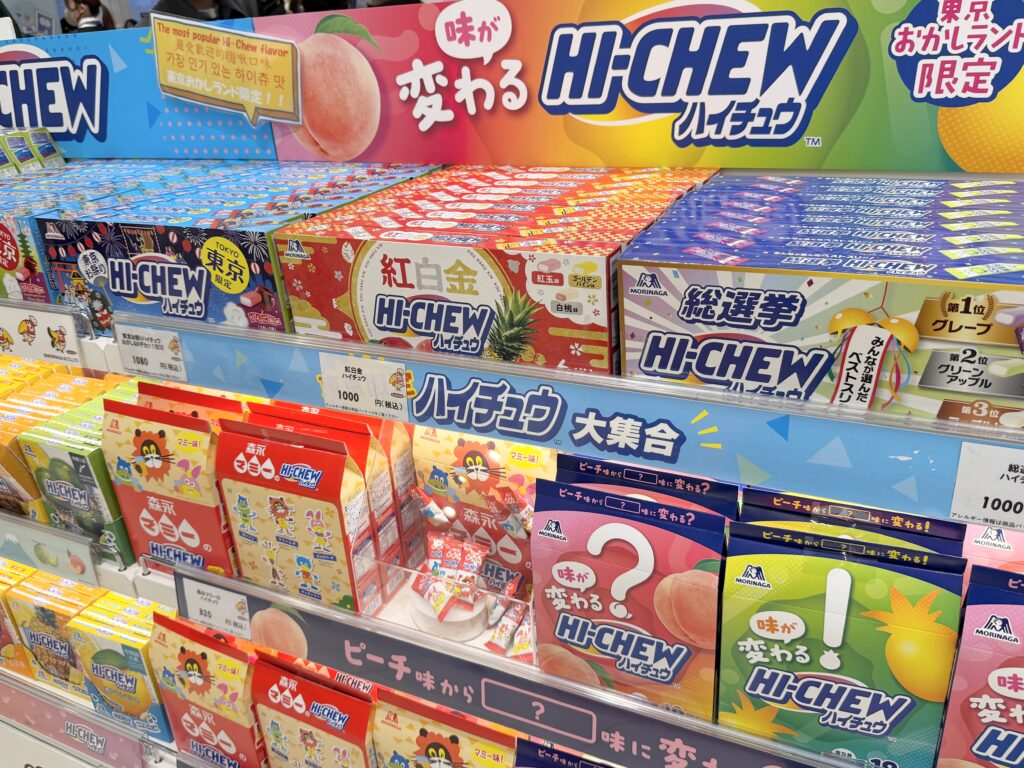 東京駅のお土産売り場に並ぶ森永ハイチュウの限定商品