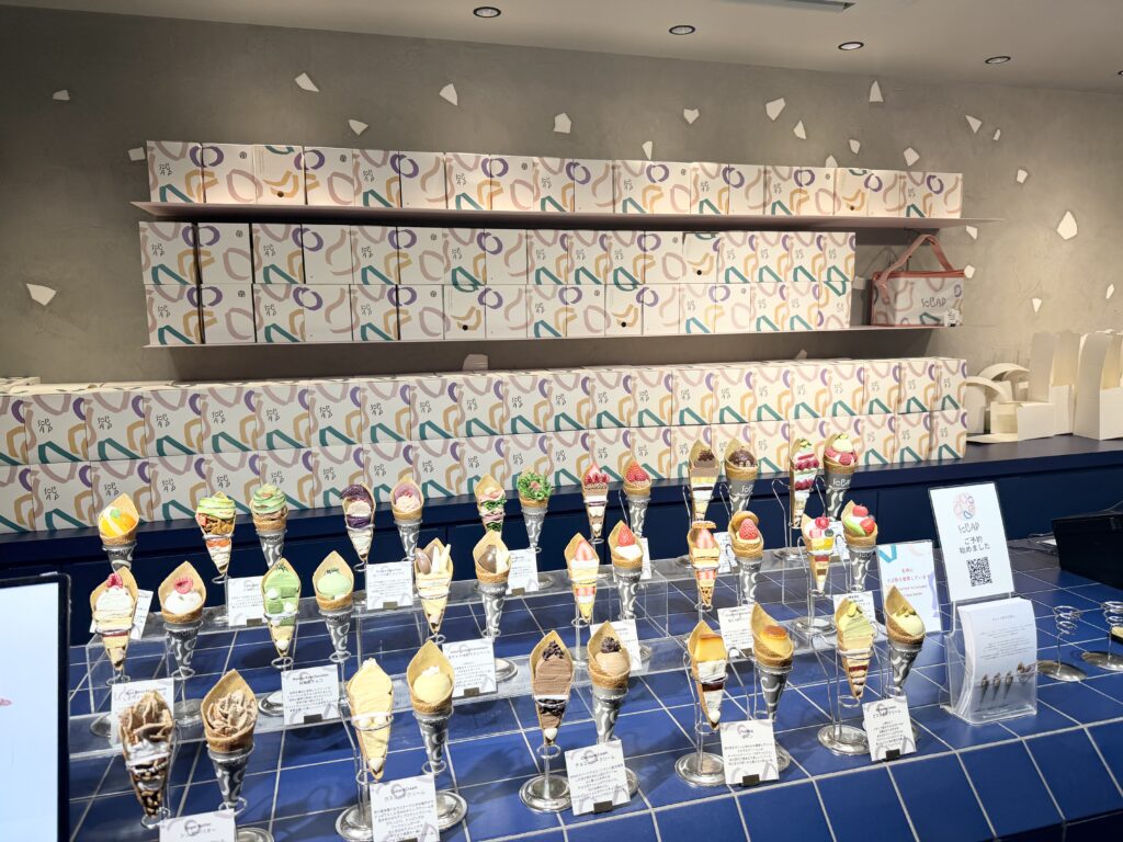 東京駅SOBAPの店舗とそば粉クレープの見本