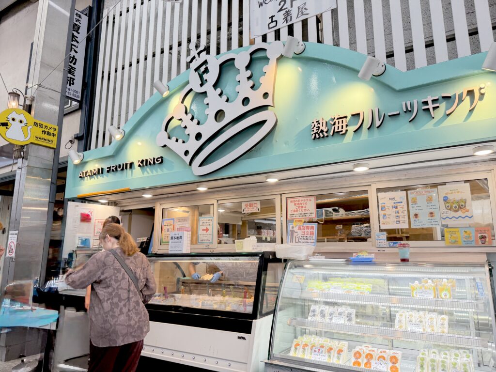行列ができる熱海フルーツキング平和通り店
