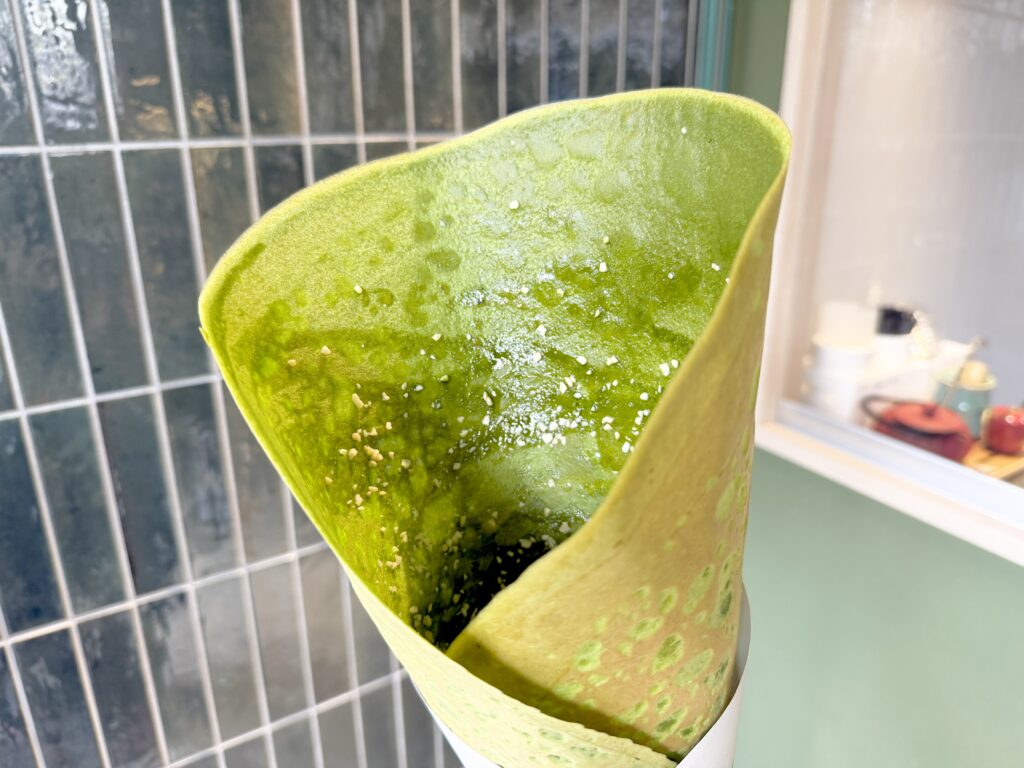 大熱海ぱりぱりクレープの抹茶ソース