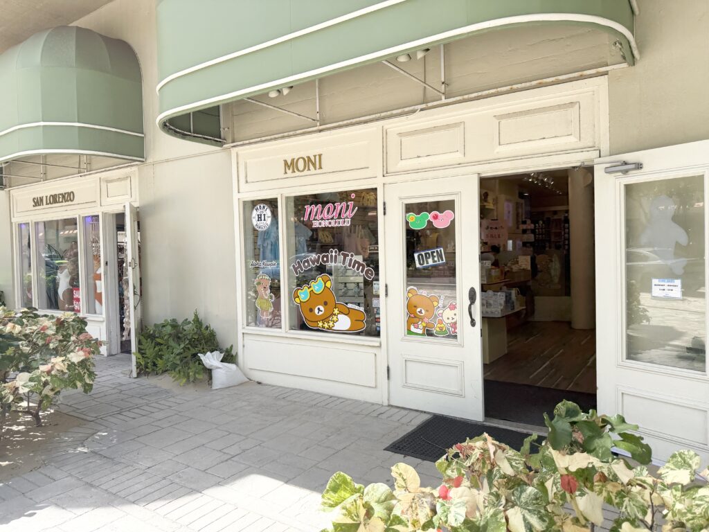 ワイキキにあるモニ・ホノルルの店舗外観