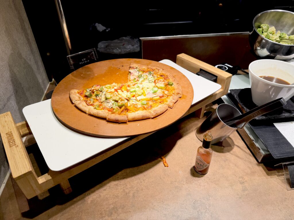 Premiumあたみの夕食バイキングの野菜ピザ