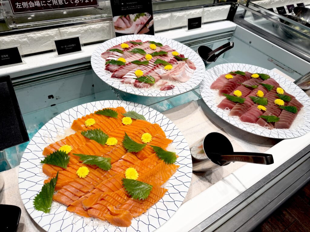 Premiumあたみの夕食バイキングに並ぶお刺身