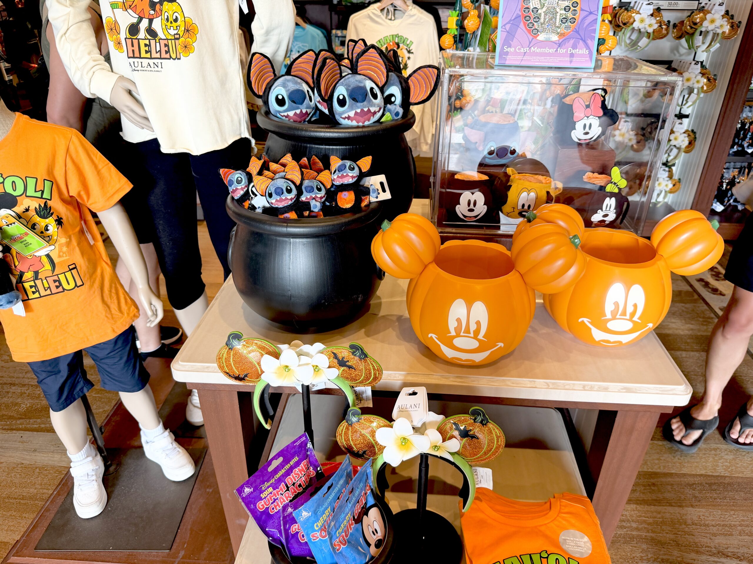 アウラニで販売されていたスティッチやミッキーのハロウィングッズ
