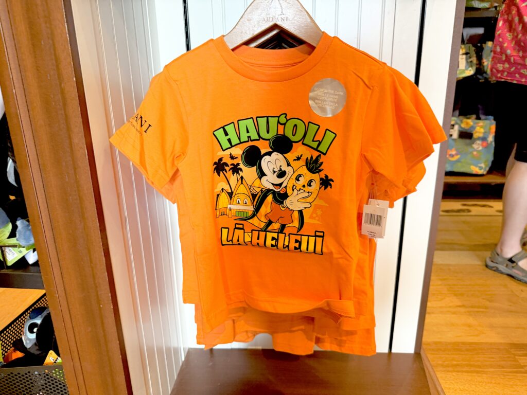 ミッキーとかぼちゃを描いたアウラニ限定ハロウィンTシャツ